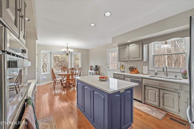 704 Knights Bridge Rd, Maryville, TN 37803