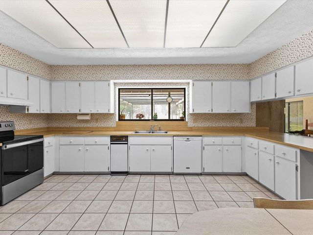 10700 LUSCOMBE COURT, New Port Richey, FL 34654