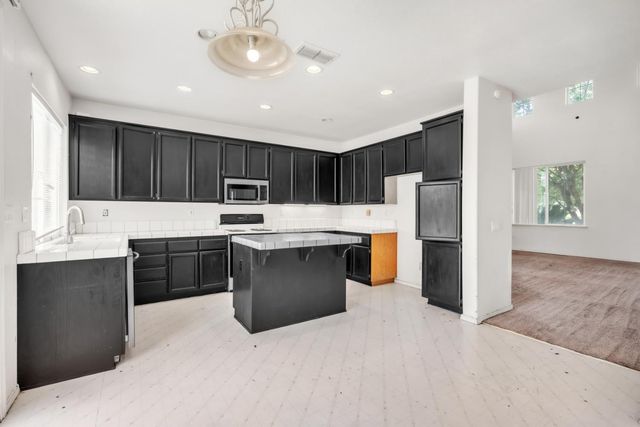 8859 Shasta Lily Dr, Elk Grove, CA 95624