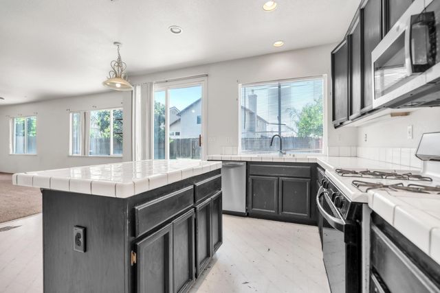 8859 Shasta Lily Dr, Elk Grove, CA 95624
