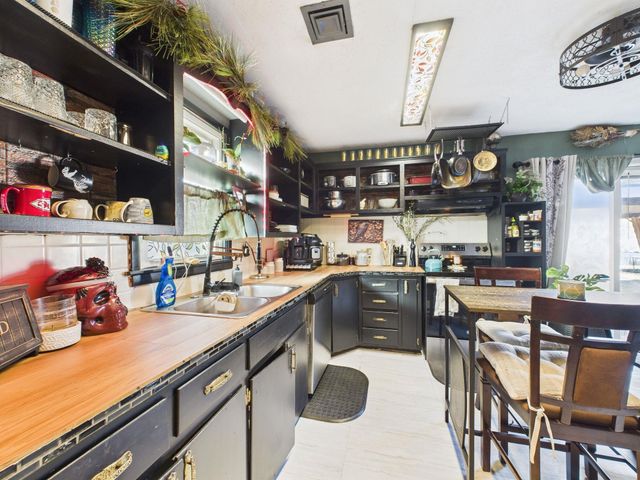 332 W Benway St, Wichita, KS 67217