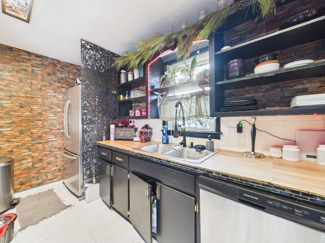 332 W Benway St, Wichita, KS 67217