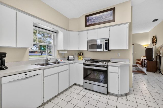 21618 QUEEN ELIZABETH COURT, Leesburg, FL 34748