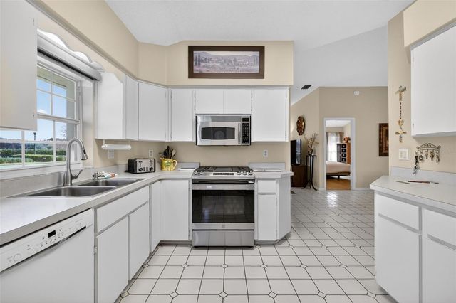 21618 QUEEN ELIZABETH COURT, Leesburg, FL 34748