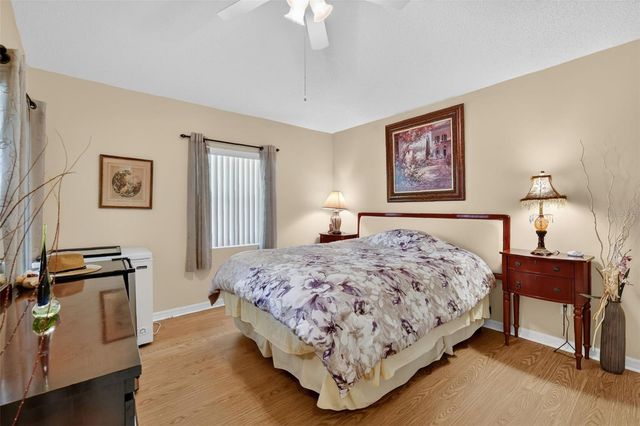 21618 QUEEN ELIZABETH COURT, Leesburg, FL 34748