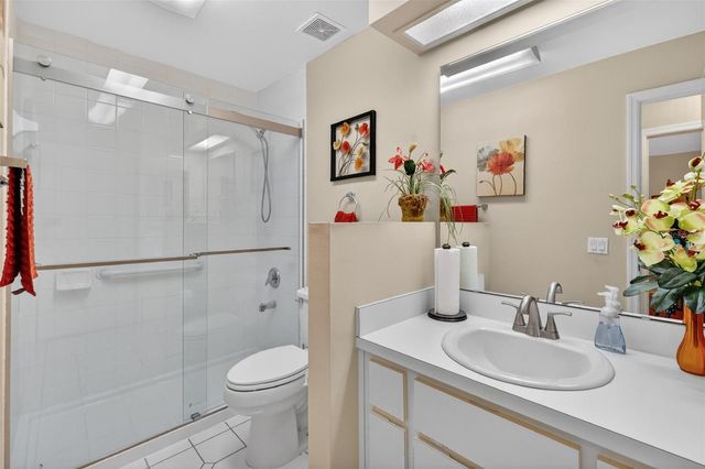 21618 QUEEN ELIZABETH COURT, Leesburg, FL 34748