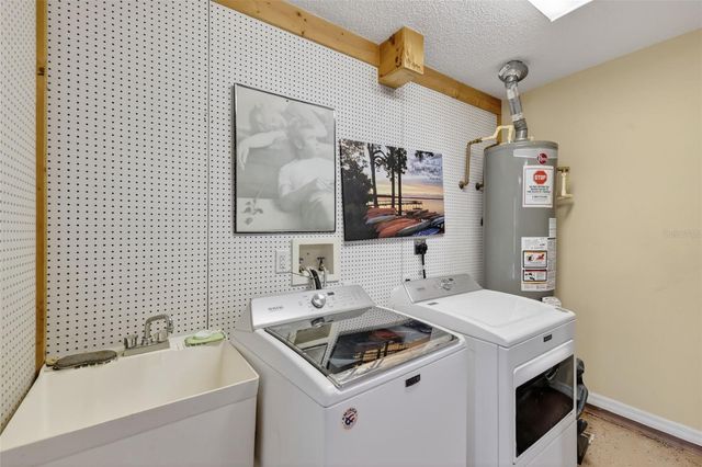 21618 QUEEN ELIZABETH COURT, Leesburg, FL 34748