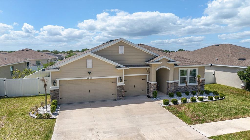 Image 3 of property listing at 8288 SW 57TH COURT, Ocala, FL 34476