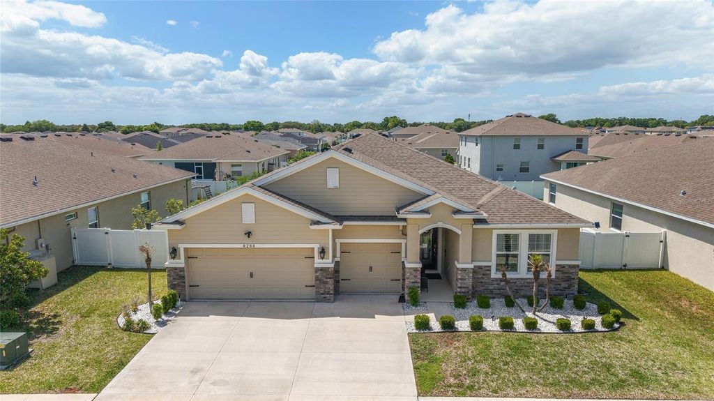 Image 4 of property listing at 8288 SW 57TH COURT, Ocala, FL 34476