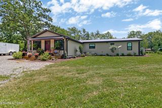 2496 Chestnut Hill Rd, Crossville, TN 38571