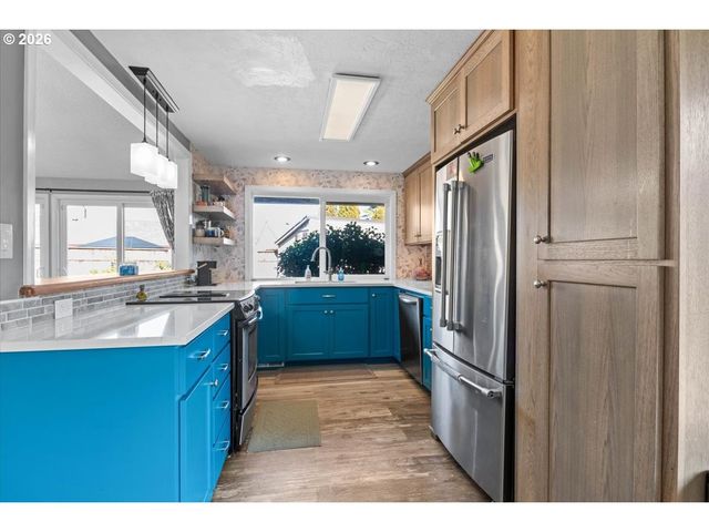 1135 LAKEWOOD Dr Sw, Albany, OR 97321