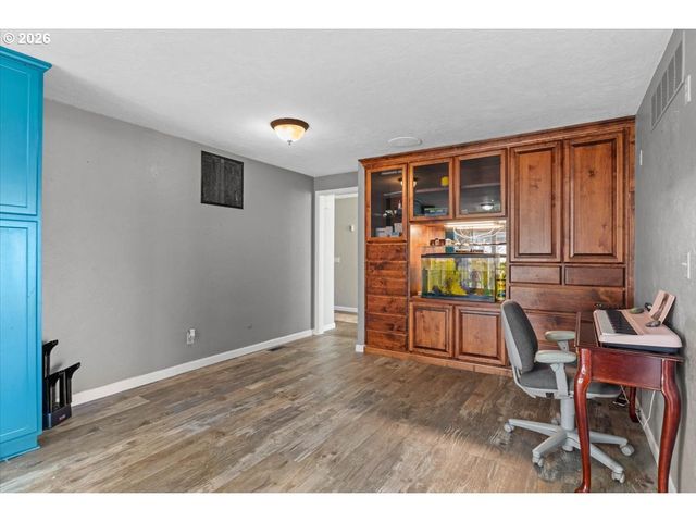 1135 LAKEWOOD Dr Sw, Albany, OR 97321