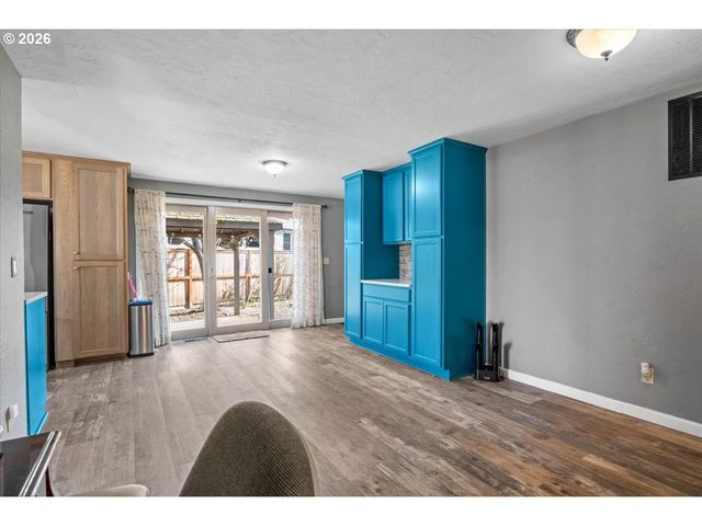 1135 LAKEWOOD Dr Sw, Albany, OR 97321