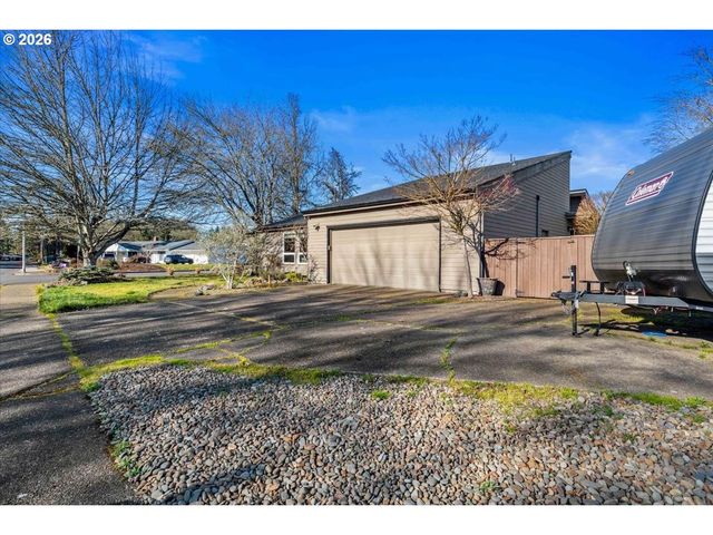 1135 LAKEWOOD Dr Sw, Albany, OR 97321