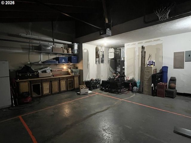 1135 LAKEWOOD Dr Sw, Albany, OR 97321