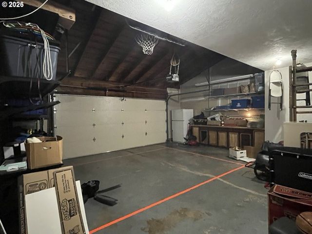 1135 LAKEWOOD Dr Sw, Albany, OR 97321