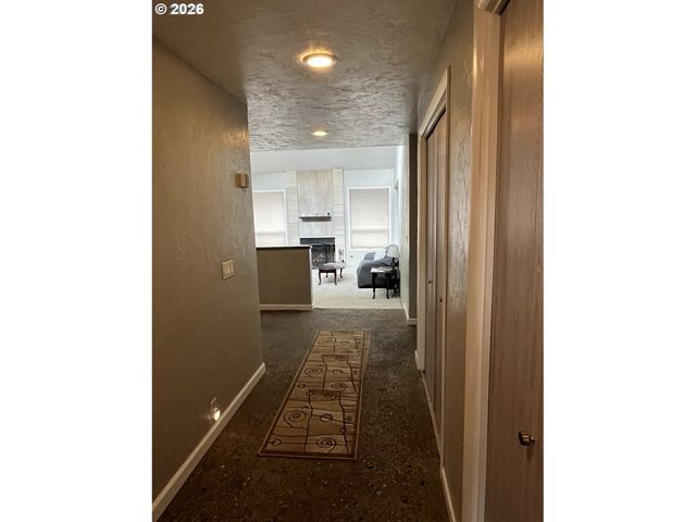 1135 LAKEWOOD Dr Sw, Albany, OR 97321