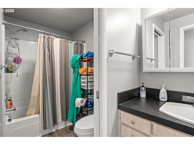 1135 LAKEWOOD Dr Sw, Albany, OR 97321