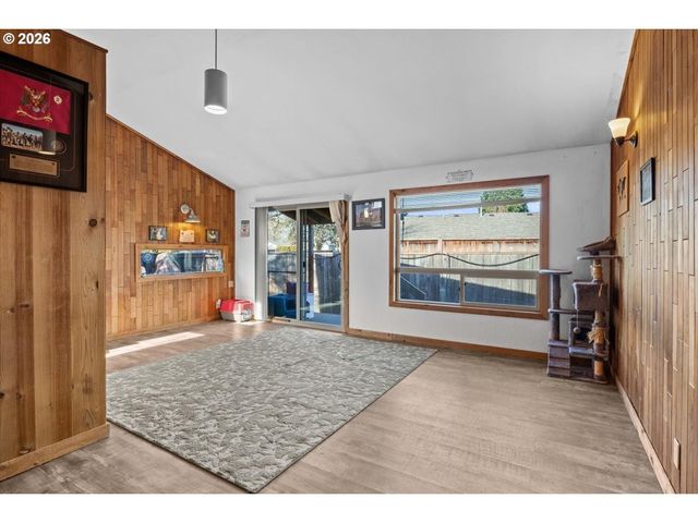 1135 LAKEWOOD Dr Sw, Albany, OR 97321