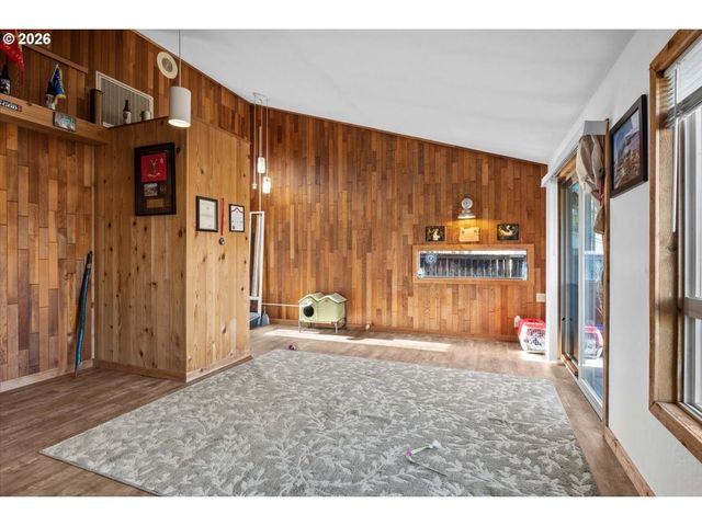 1135 LAKEWOOD Dr Sw, Albany, OR 97321