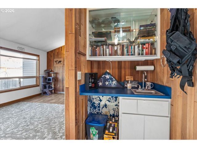 1135 LAKEWOOD Dr Sw, Albany, OR 97321