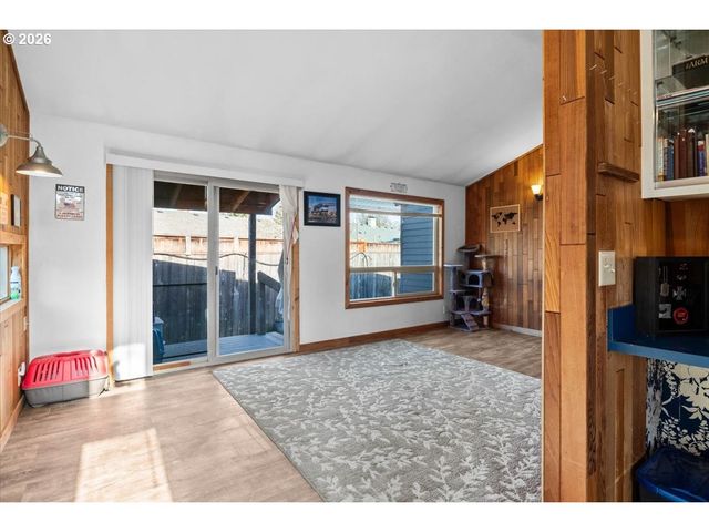 1135 LAKEWOOD Dr Sw, Albany, OR 97321