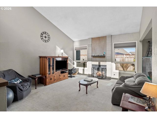 1135 LAKEWOOD Dr Sw, Albany, OR 97321