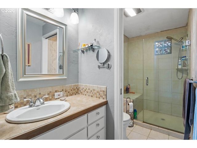 1135 LAKEWOOD Dr Sw, Albany, OR 97321