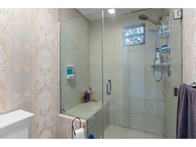 1135 LAKEWOOD Dr Sw, Albany, OR 97321