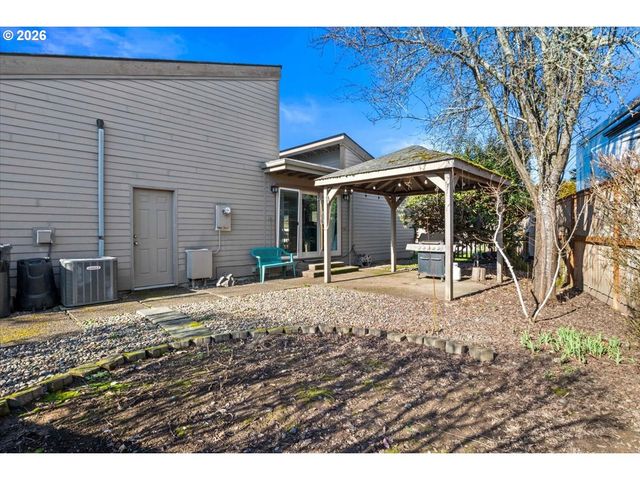 1135 LAKEWOOD Dr Sw, Albany, OR 97321