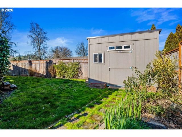 1135 LAKEWOOD Dr Sw, Albany, OR 97321