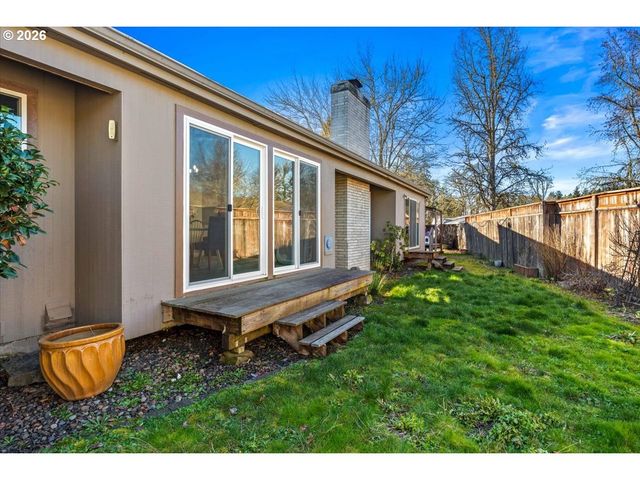 1135 LAKEWOOD Dr Sw, Albany, OR 97321