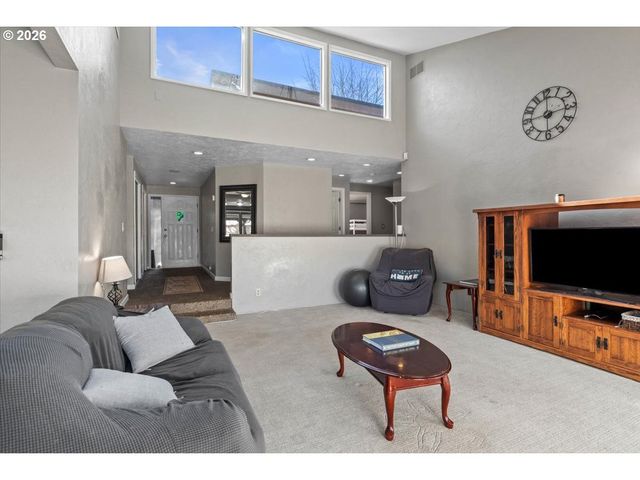 1135 LAKEWOOD Dr Sw, Albany, OR 97321