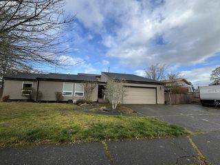 1135 LAKEWOOD Dr Sw, Albany, OR 97321