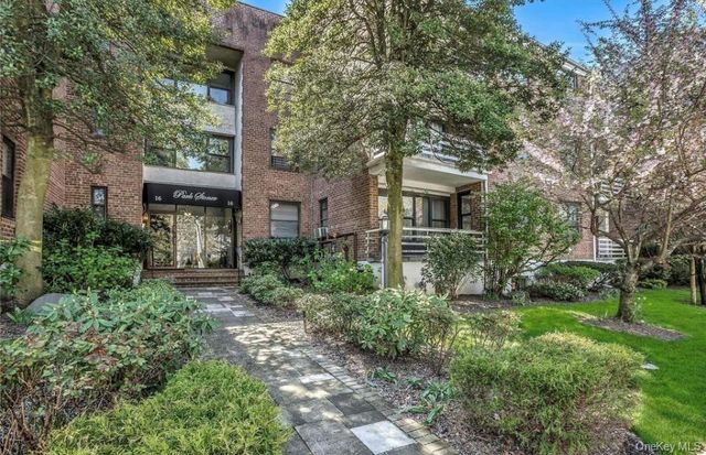 14-16 Stoner Avenue 2D, Great Neck, NY 11021