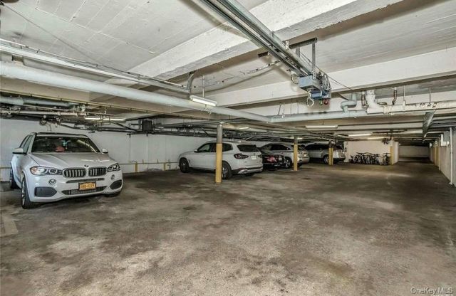 14-16 Stoner Avenue 2D, Great Neck, NY 11021