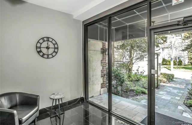 14-16 Stoner Avenue 2D, Great Neck, NY 11021