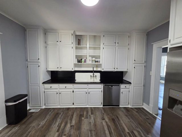 210 SW D Street, Ardmore, OK 73401