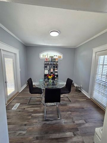 210 SW D Street, Ardmore, OK 73401