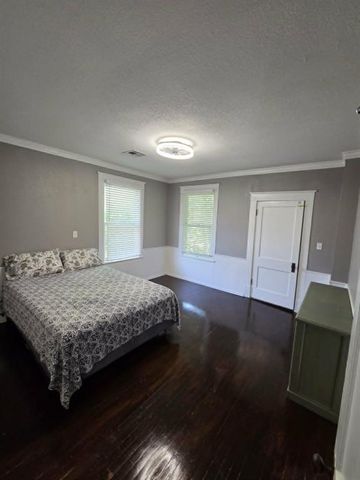 210 SW D Street, Ardmore, OK 73401