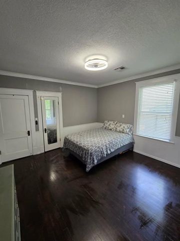 210 SW D Street, Ardmore, OK 73401