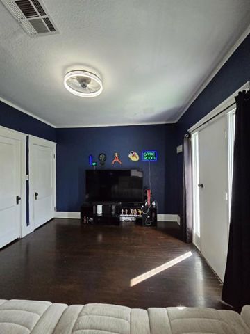 210 SW D Street, Ardmore, OK 73401