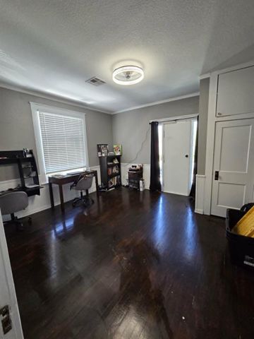 210 SW D Street, Ardmore, OK 73401
