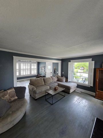 210 SW D Street, Ardmore, OK 73401