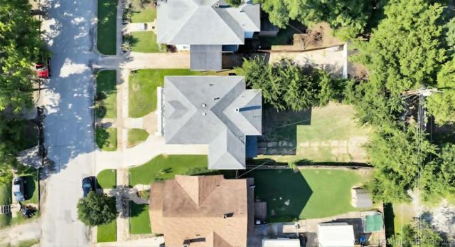 210 SW D Street, Ardmore, OK 73401