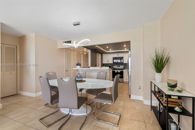 18061 Biscayne Blvd 303, Aventura, FL 33160