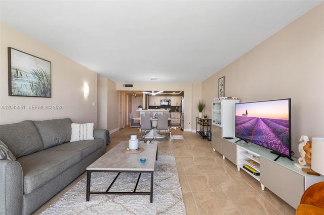 18061 Biscayne Blvd 303, Aventura, FL 33160