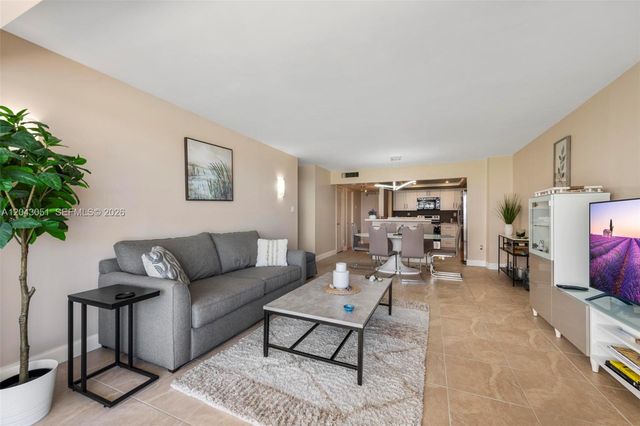 18061 Biscayne Blvd 303, Aventura, FL 33160