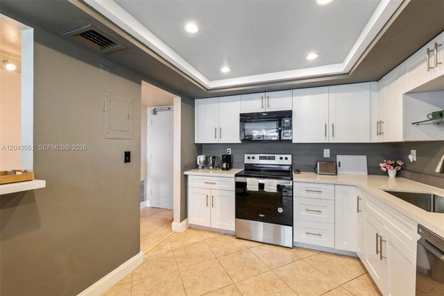 18061 Biscayne Blvd 303, Aventura, FL 33160
