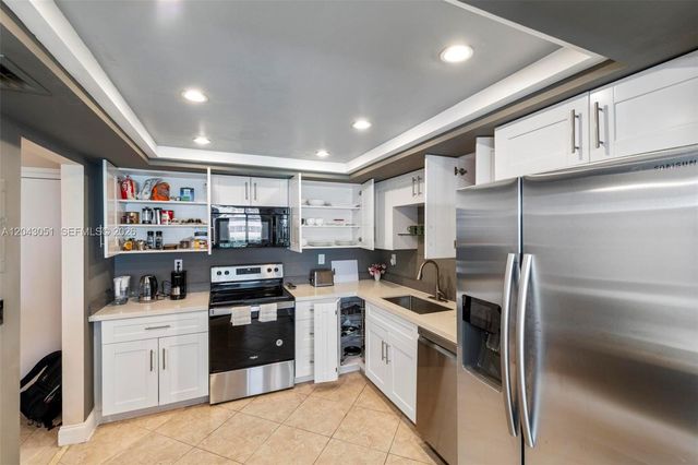 18061 Biscayne Blvd 303, Aventura, FL 33160